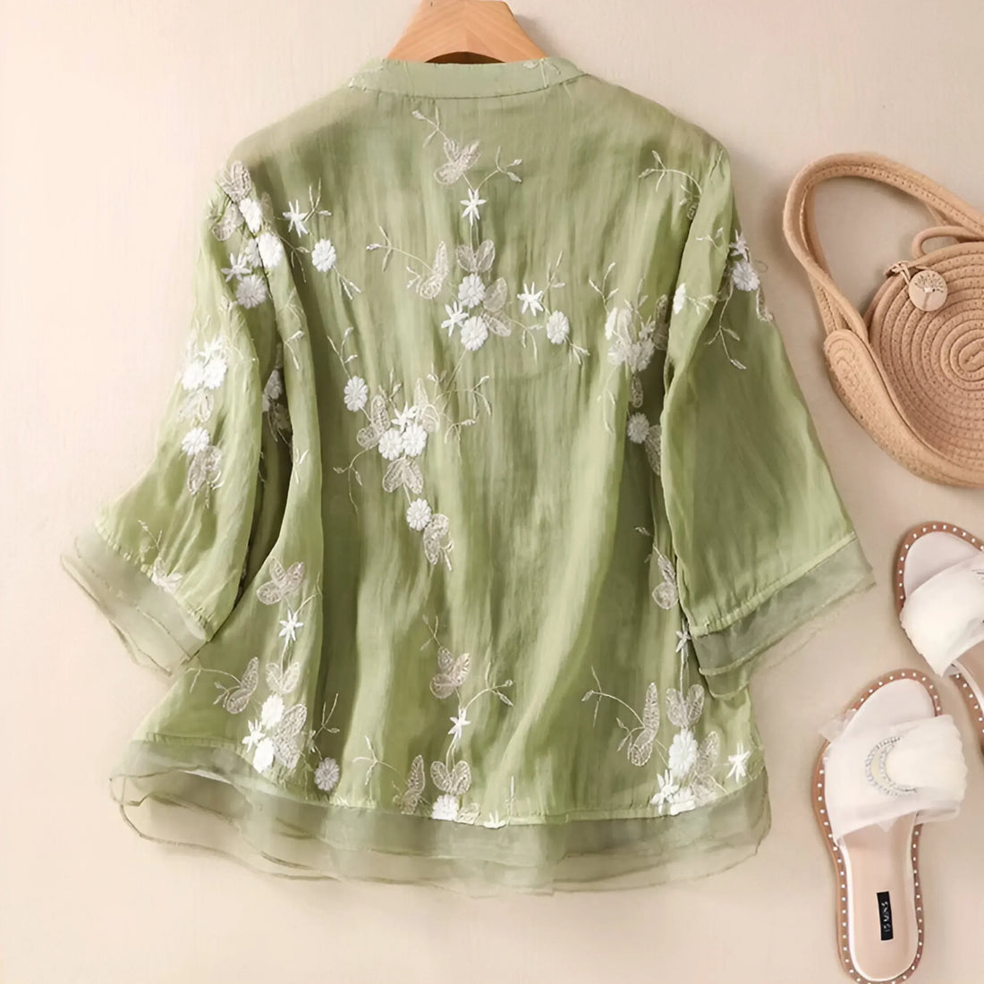 Liora | Blouse fluide brodée à manches trois-quarts pour femme